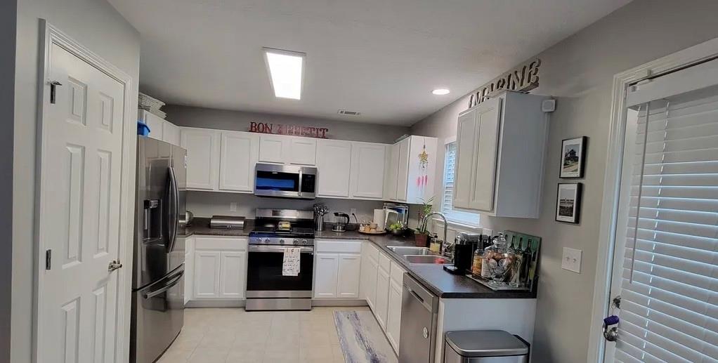 9517 Lakeview Road Union City, GA 30291 - Photo 3 of 16