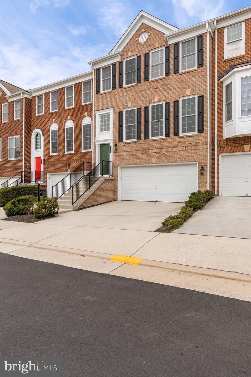 9251 Laurel Ridge Crossing Road Lorton, VA 22079 - Photo 3 of 47 Gallery Image 3