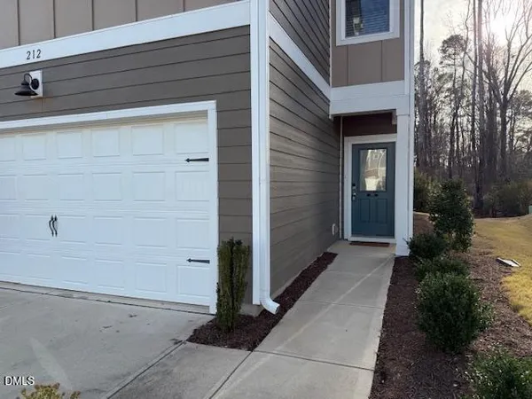 a view of house with backyard