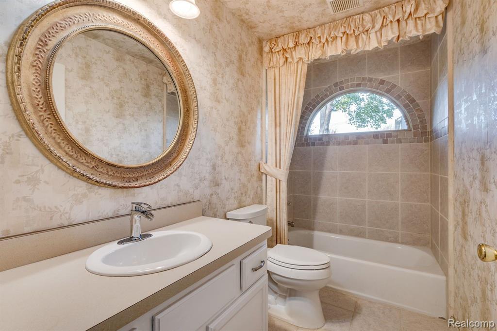 2626 Hickory Lawn Road Rochester Hills, MI 48307 - Photo 28 of 44