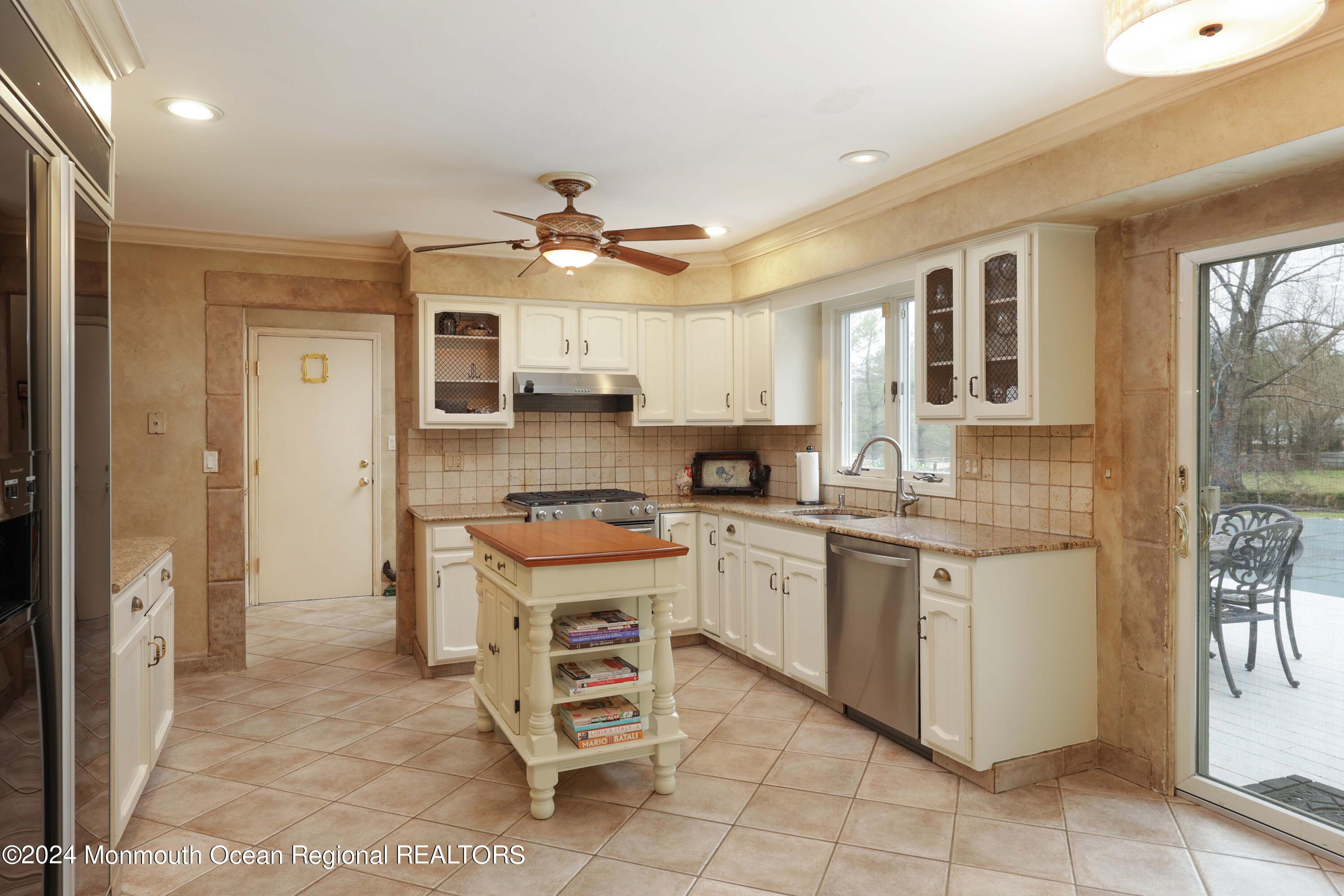 4 Yellowbrook Road Marlboro, NJ 07746 - Photo 11 of 45 758A8331
