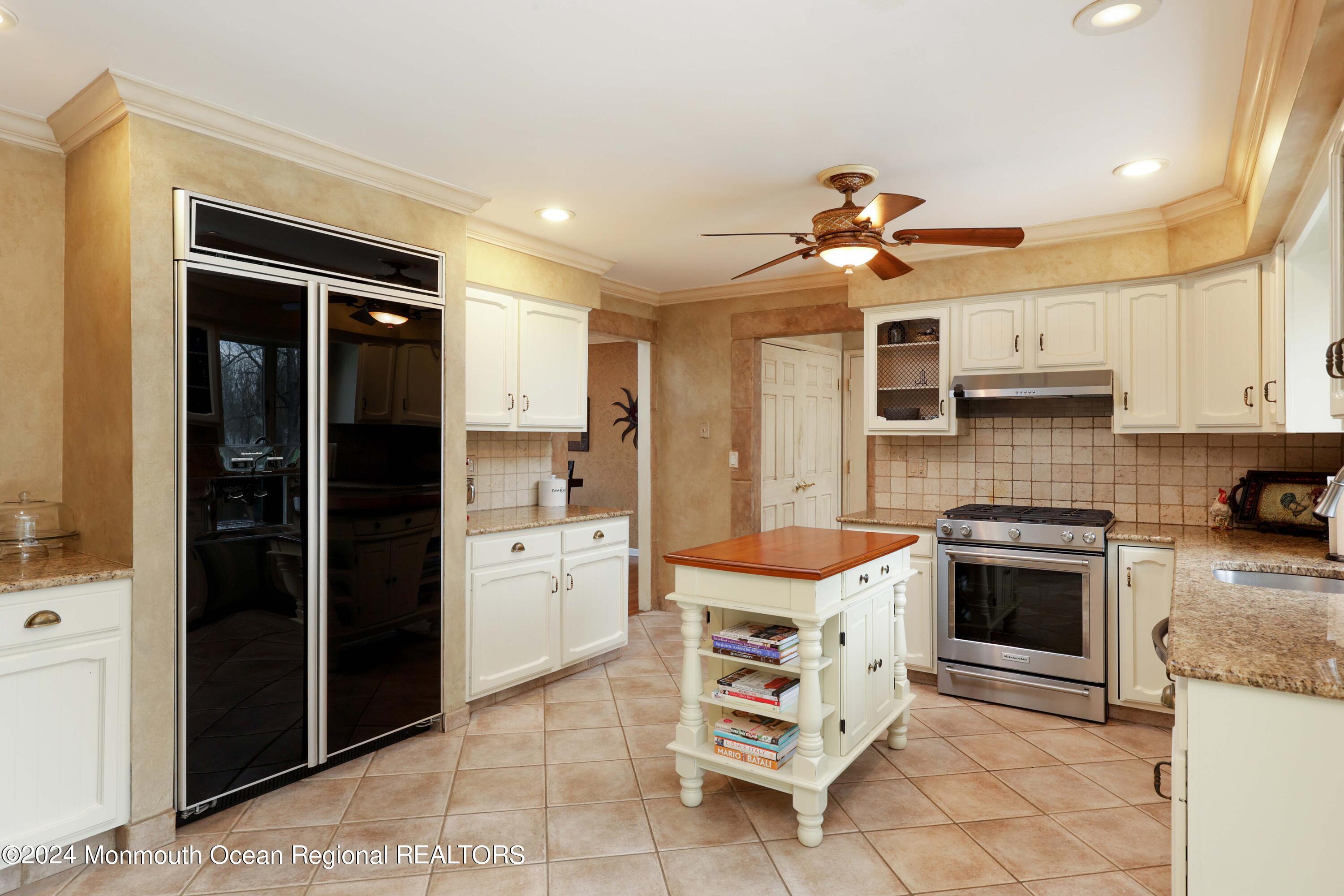 4 Yellowbrook Road Marlboro, NJ 07746 - Photo 8 of 45 758A8359