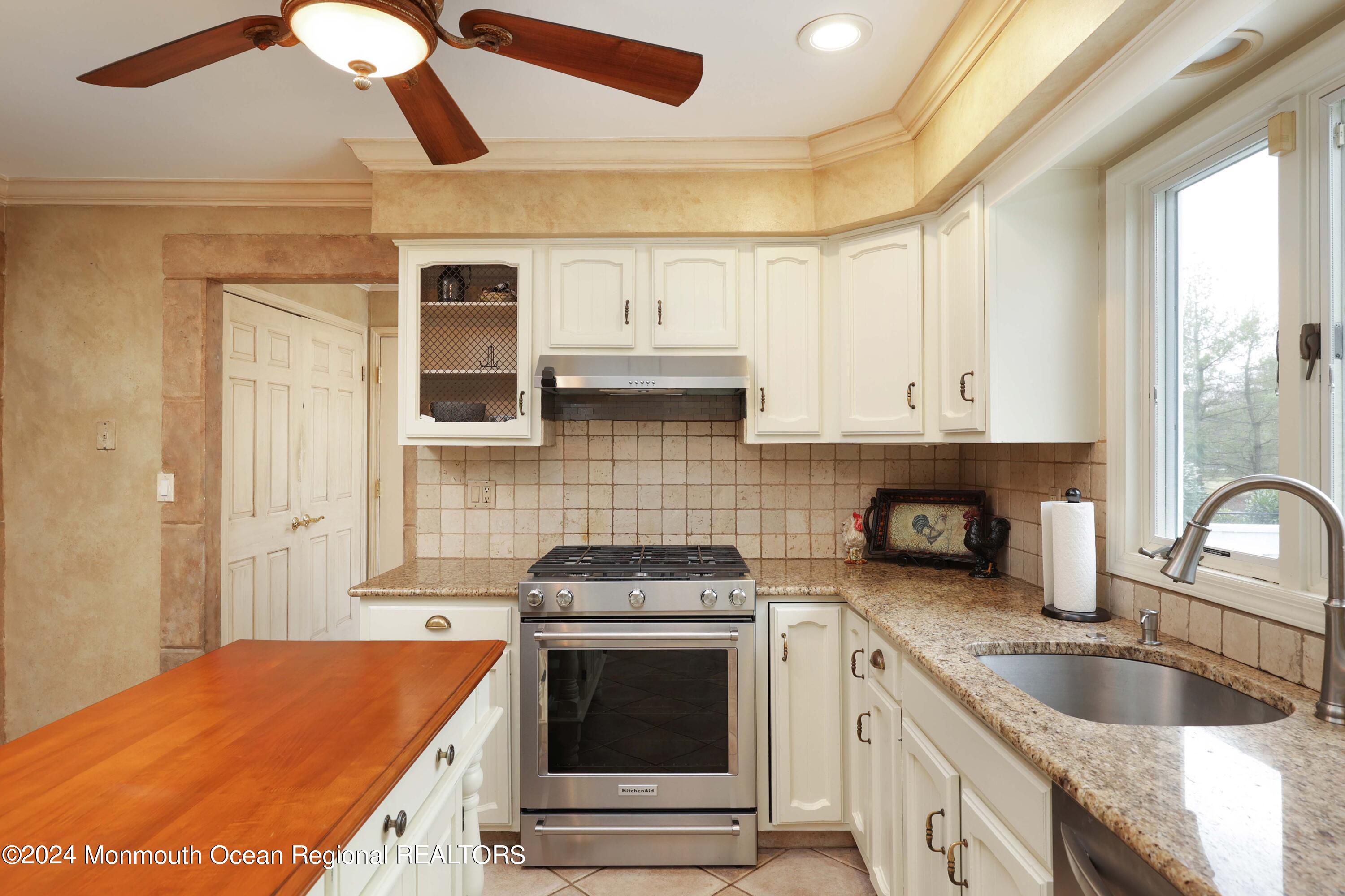 4 Yellowbrook Road Marlboro, NJ 07746 - Photo 9 of 45 758A8351