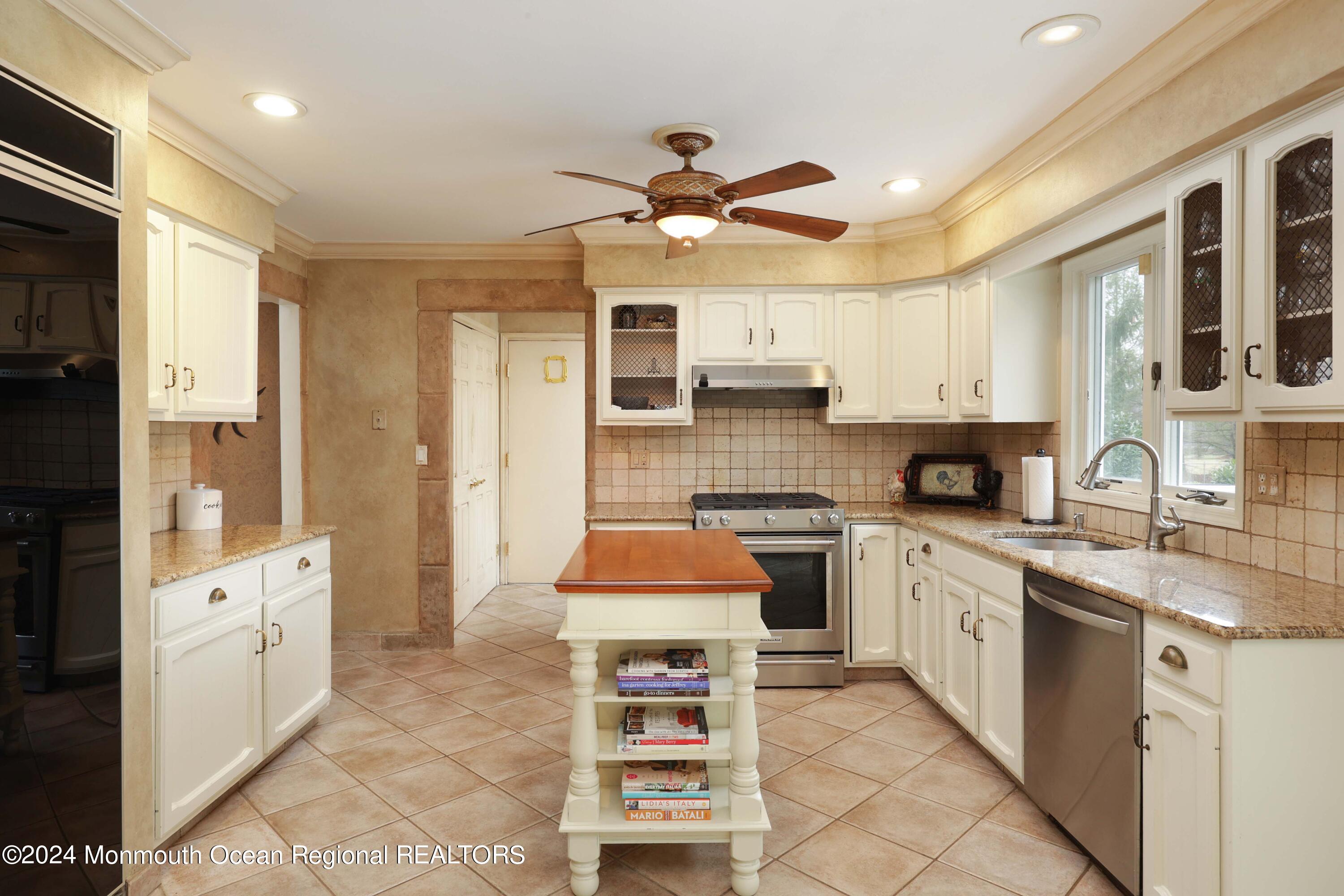 4 Yellowbrook Road Marlboro, NJ 07746 - Photo 10 of 45 758A8341