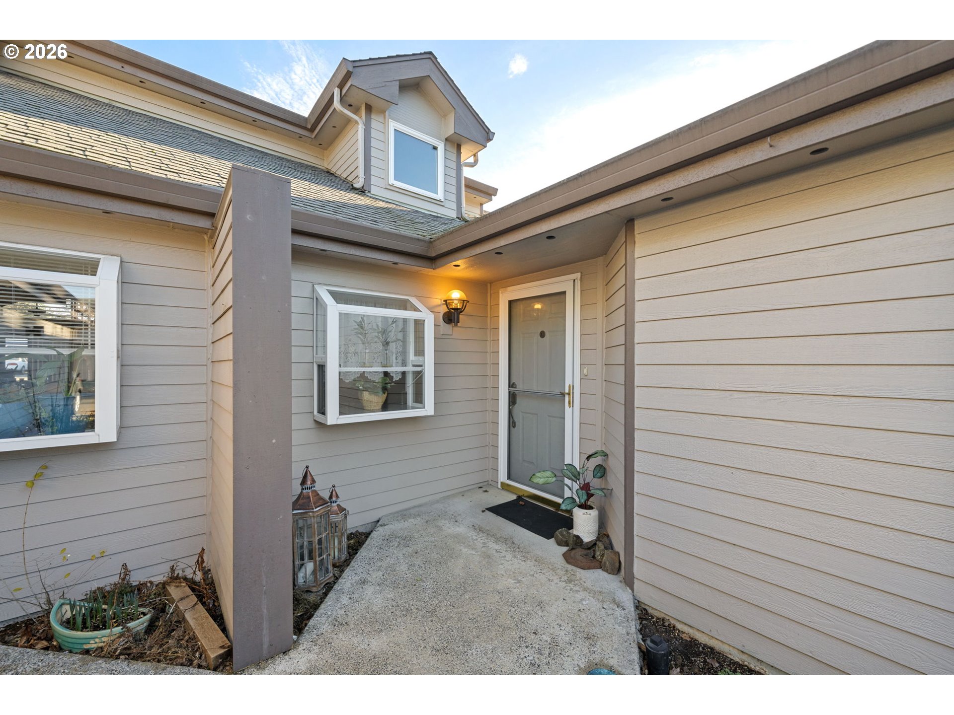 2437 Northwest Logan Street Camas, WA 98607 - Photo 2 of 33