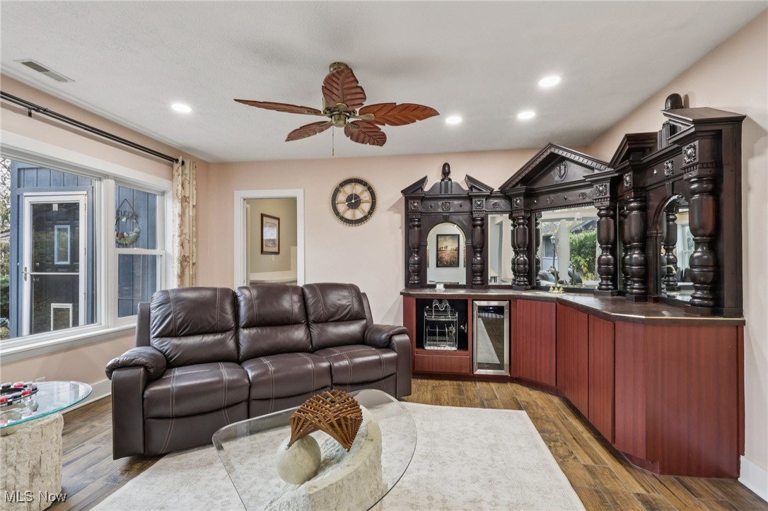 6996 Oakwood Road Parma Heights, OH 44130 - Photo 14 of 32 Family room