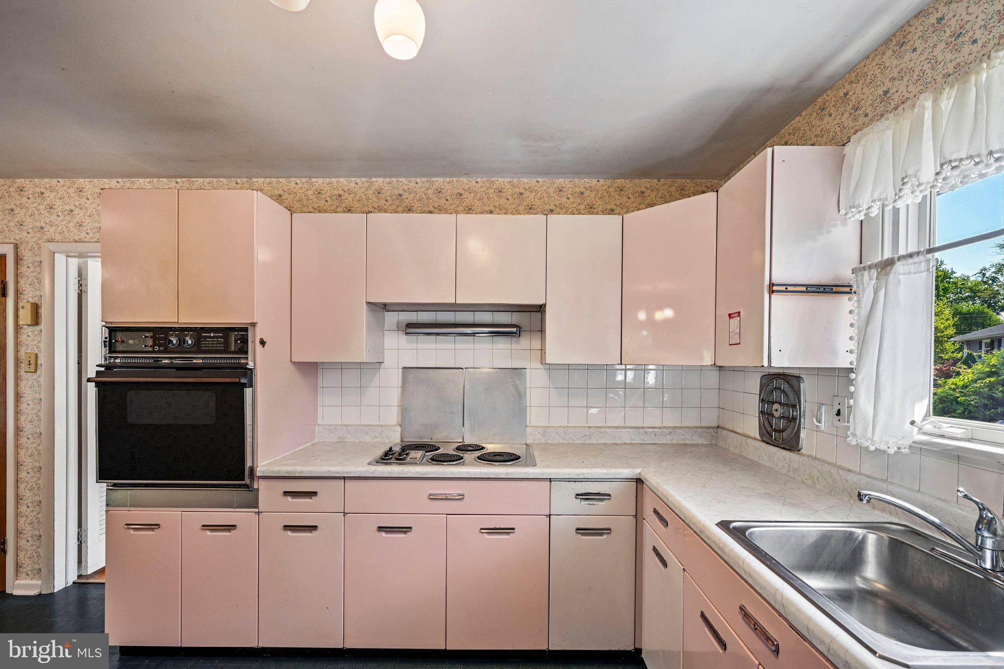 871 Wayside Lane Haddonfield, NJ 08033 - Photo 13 of 39 Eat in kitchen