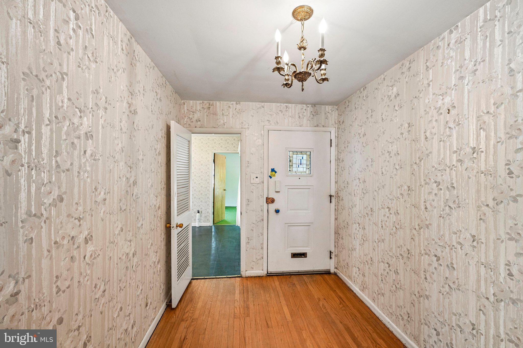 871 Wayside Lane Haddonfield, NJ 08033 - Photo 4 of 39 Foyer