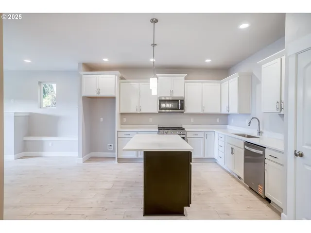 $675,000 | 2910 Northeast Klamath Place, Newport, OR 97365