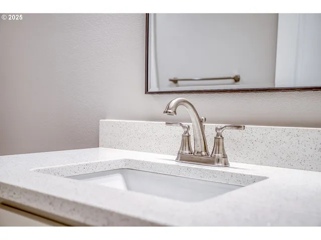 $675,000 | 2910 Northeast Klamath Place, Newport, OR 97365