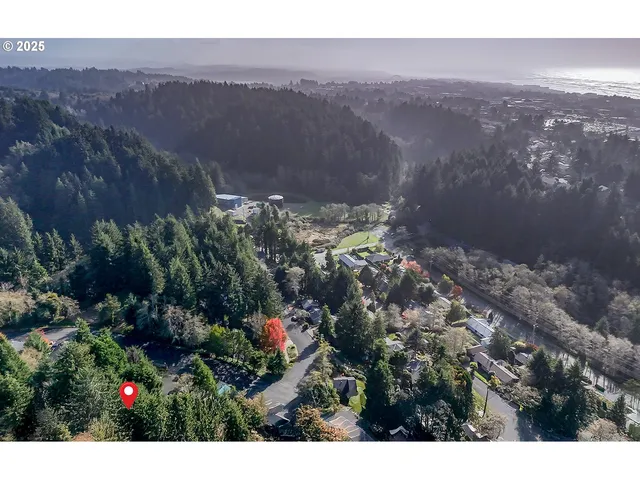 $675,000 | 2910 Northeast Klamath Place, Newport, OR 97365