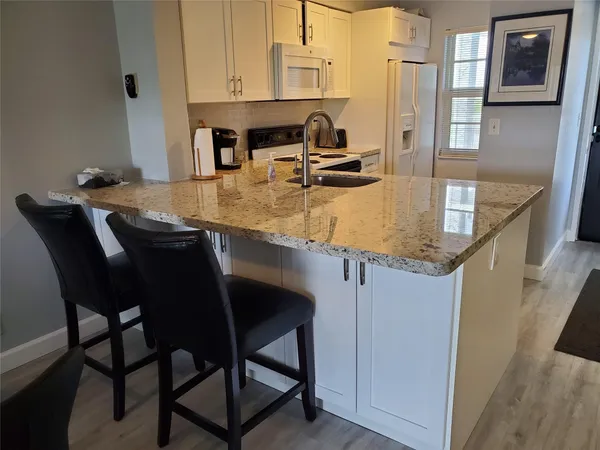 $2,000 | 2220 North Cypress Bend Drive, Unit 405, Pompano Beach, FL 33069