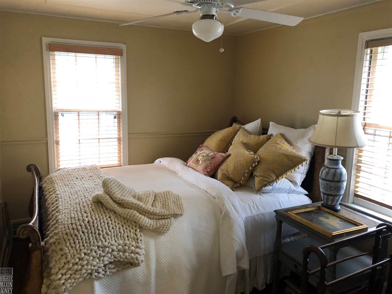 1633 Roslyn Road Grosse Pointe Woods, MI 48236 - Photo 8 of 11