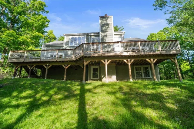 $369,000 | 161 Fawnwood Drive, Greentown, PA 18426