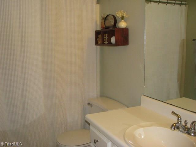 5802 Running Ridge Road Greensboro, NC 27407 - Photo 12 of 29 Gallery Image 12