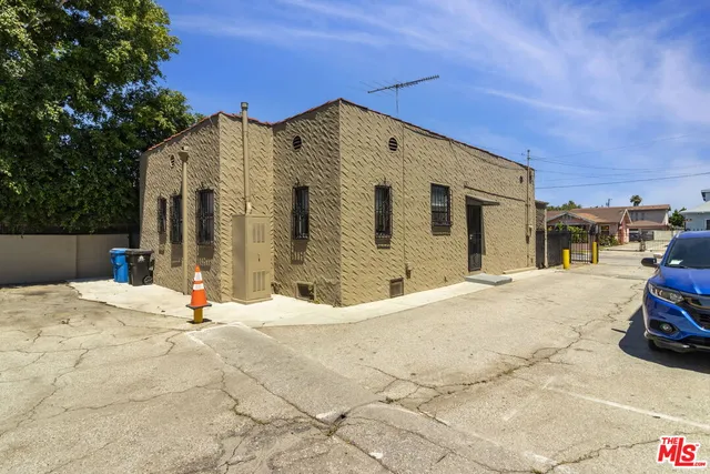 $1,900,000 | 820-824 West 95th Street, Los Angeles, CA 90044