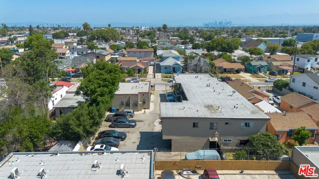 $1,900,000 | 820-824 West 95th Street, Los Angeles, CA 90044