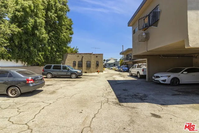 $1,900,000 | 820-824 West 95th Street, Los Angeles, CA 90044