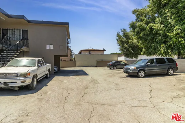 $1,900,000 | 820-824 West 95th Street, Los Angeles, CA 90044