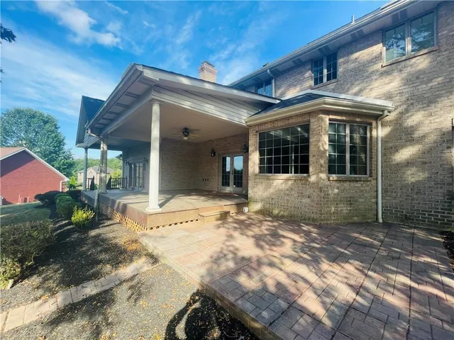 a view of an entrance of the house