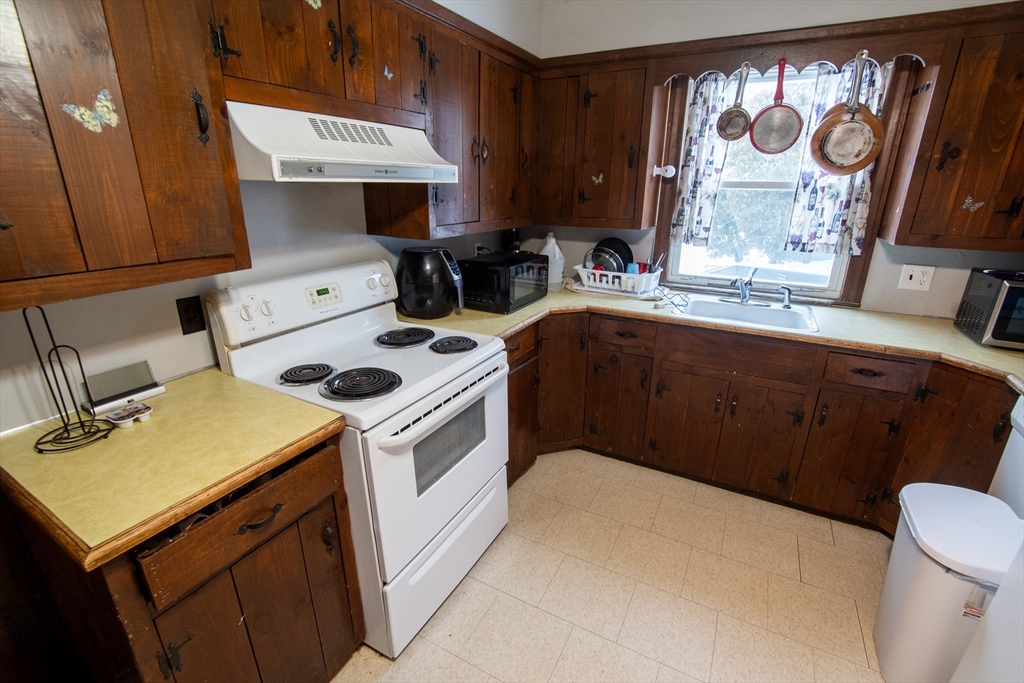 1088 Diamond Hill Road Woonsocket, RI 02895 - Photo 16 of 42