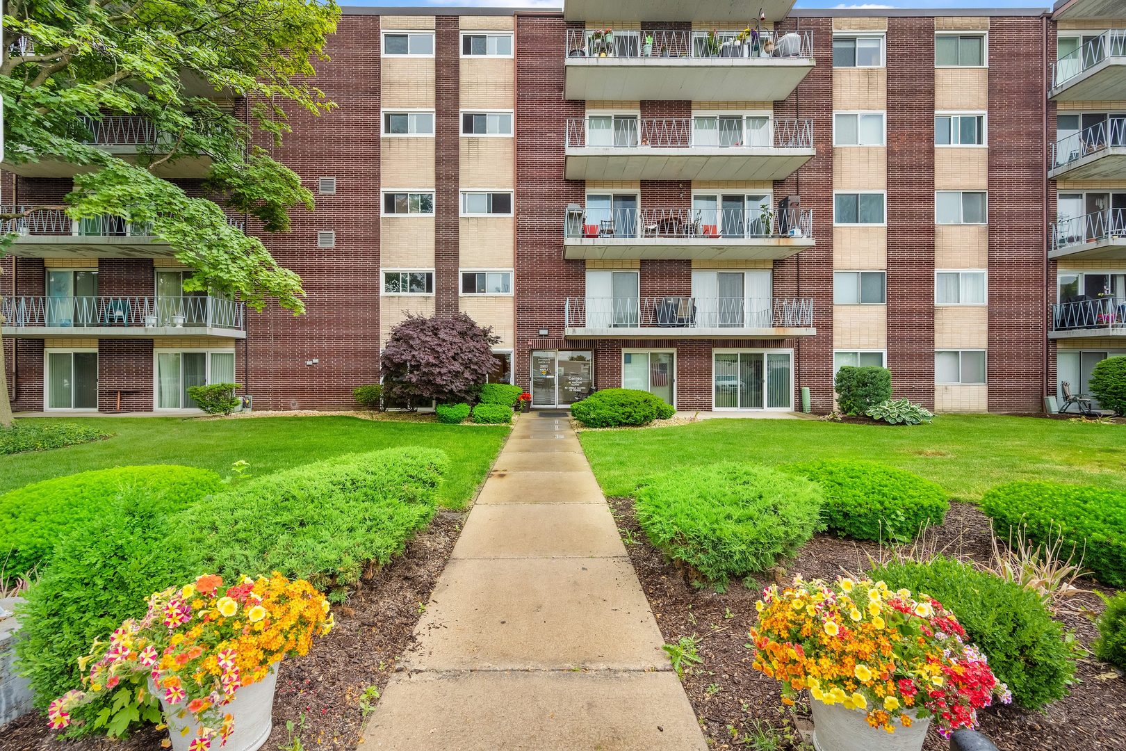 2900 Maple Avenue, Unit 4A Downers Grove, IL 60515 - Photo 1 of 17