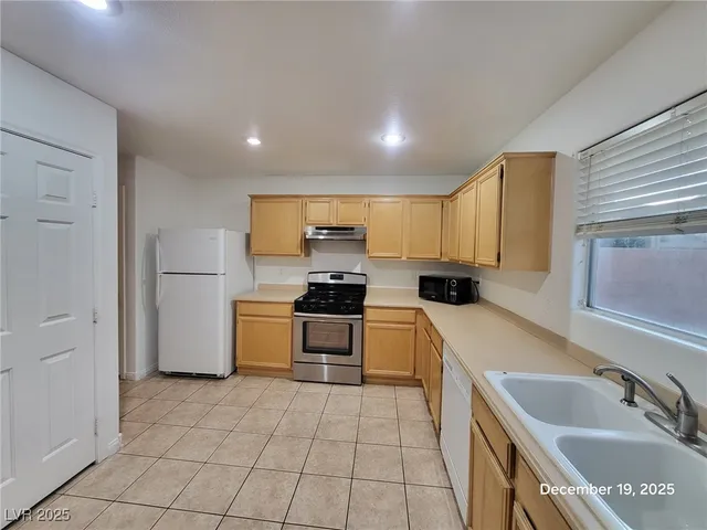 $2,050 | 9965 Mardagen Street, Las Vegas, NV 89183