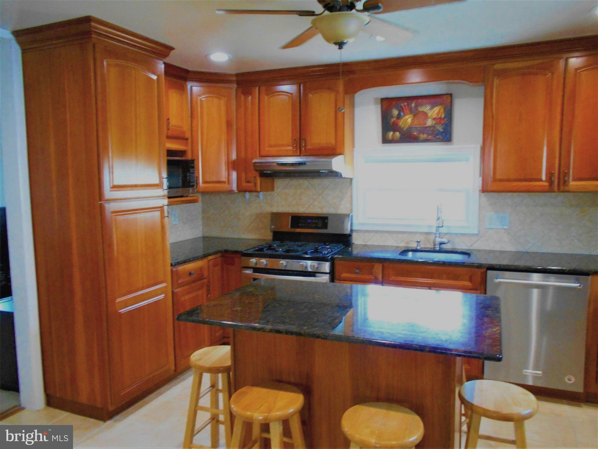 307 Chelsea Road Fairless Hills, PA 19030 - Photo 12 of 35 Granite Countertop Island