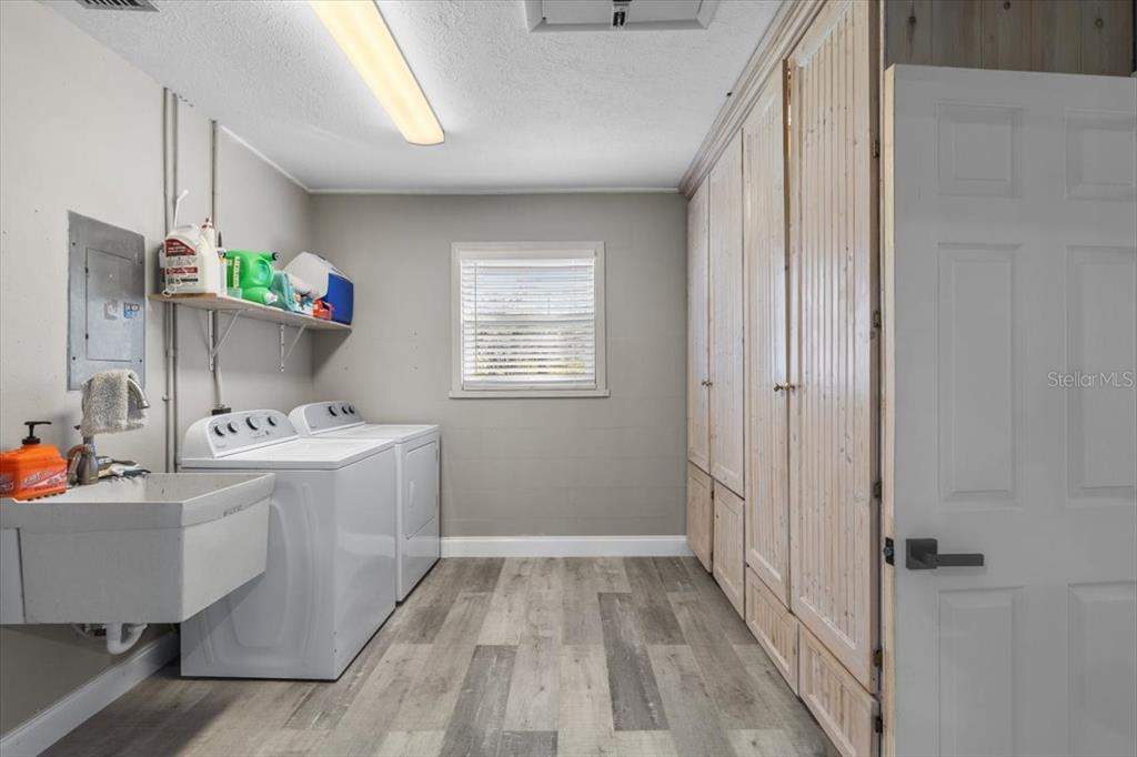 7226 Alafia Ridge Loop Riverview, FL 33569 - Photo 27 of 51 a view of utility room and washer dryer