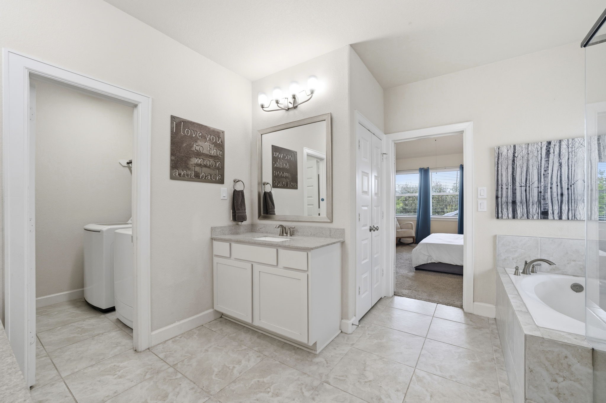 7618 Trailing Oaks Drive Spring, TX 77379 - Photo 20 of 33 a spacious bathroom with a tub sink and mirror