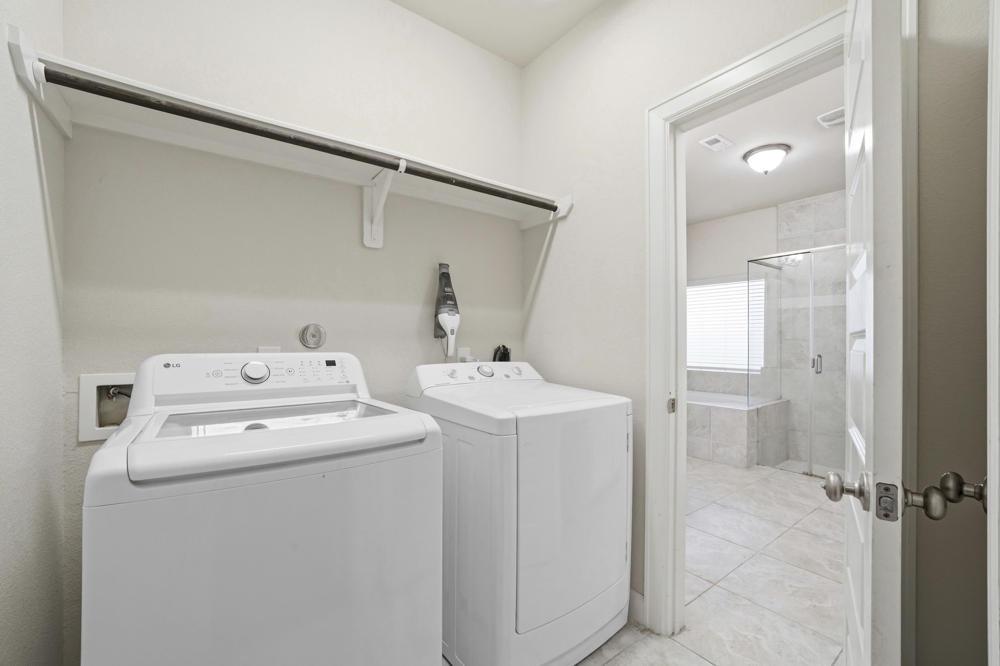 7618 Trailing Oaks Drive Spring, TX 77379 - Photo 21 of 33 a utility room with dryer and washer