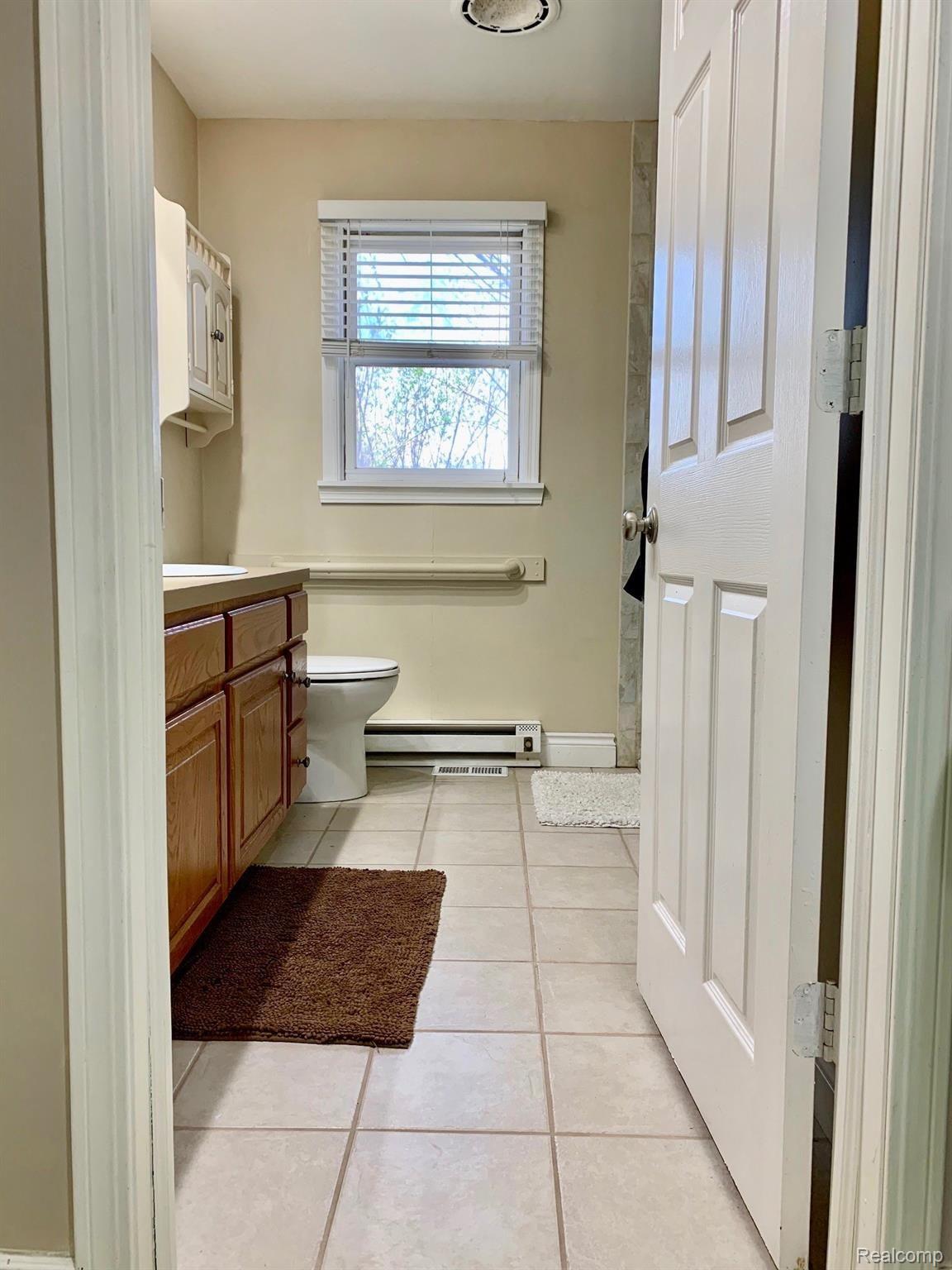 14114 Torrey Road Fenton, MI 48430 - Photo 45 of 82 Mbath4.jpeg