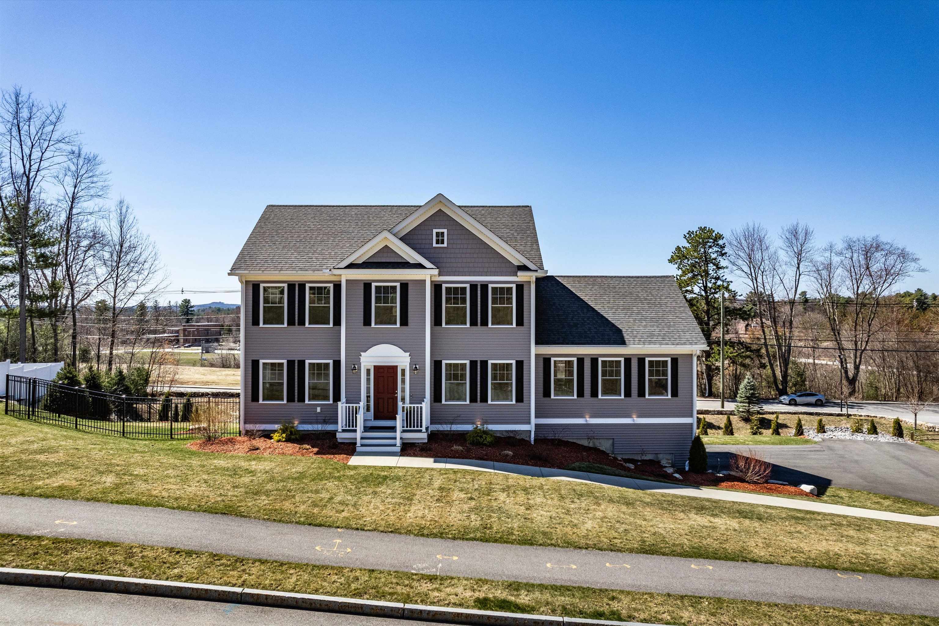 27 Scenic Drive Manchester, NH 03104 - Photo 1 of 47