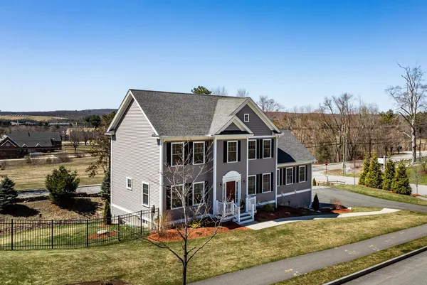 $925,000 | 27 Scenic Drive, Manchester, NH 03104