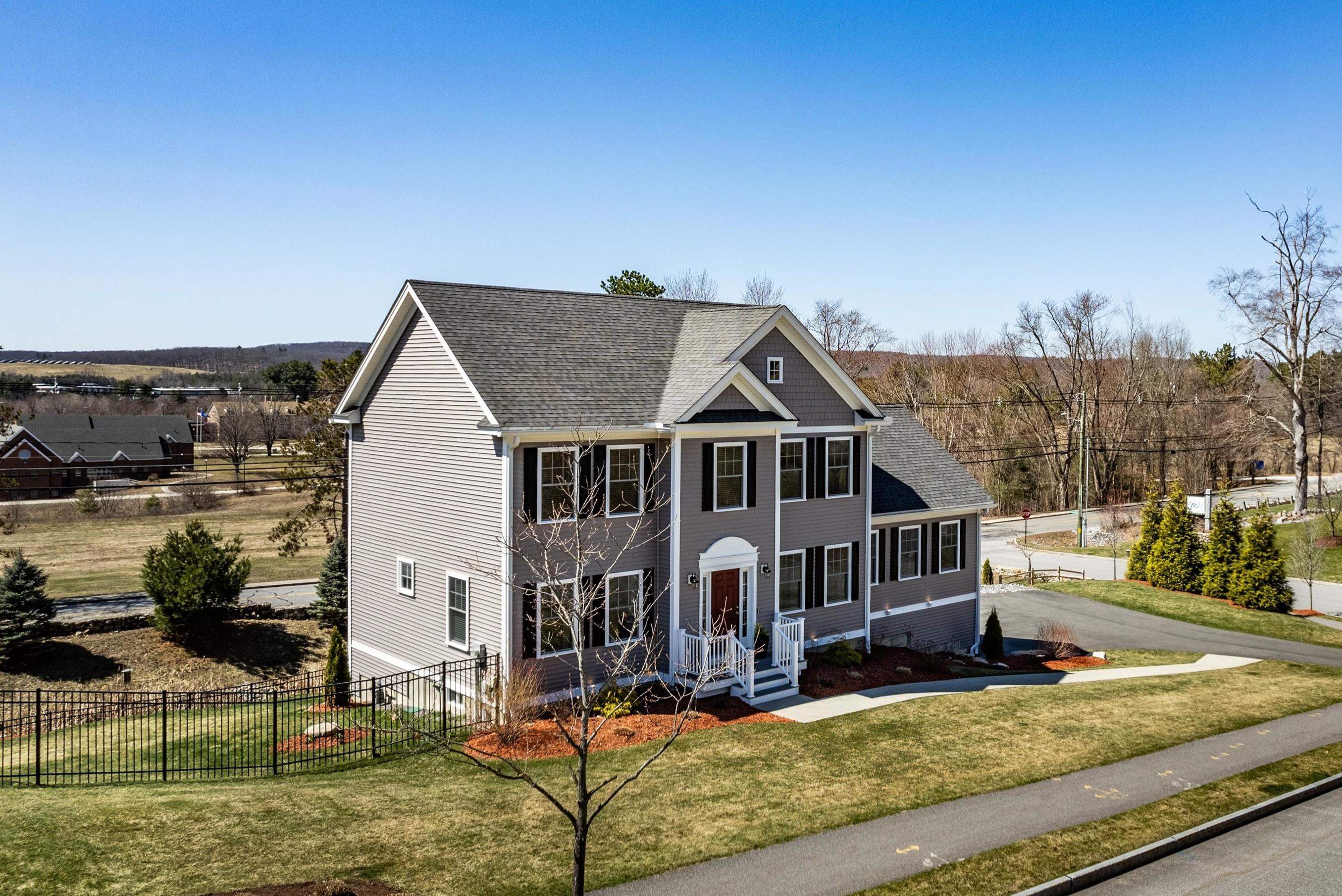 27 Scenic Drive Manchester, NH 03104 - Photo 2 of 47