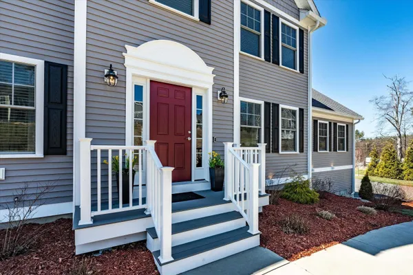 $925,000 | 27 Scenic Drive, Manchester, NH 03104