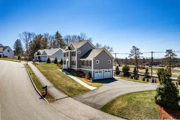 $925,000 | 27 Scenic Drive, Manchester, NH 03104