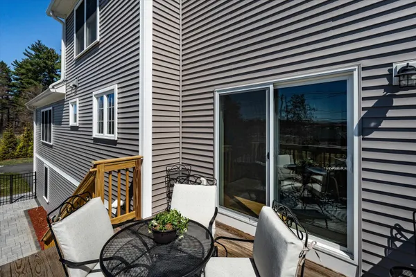$925,000 | 27 Scenic Drive, Manchester, NH 03104