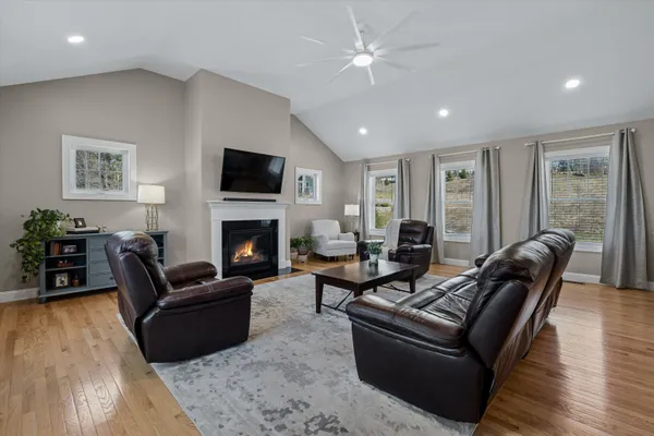 $925,000 | 27 Scenic Drive, Manchester, NH 03104