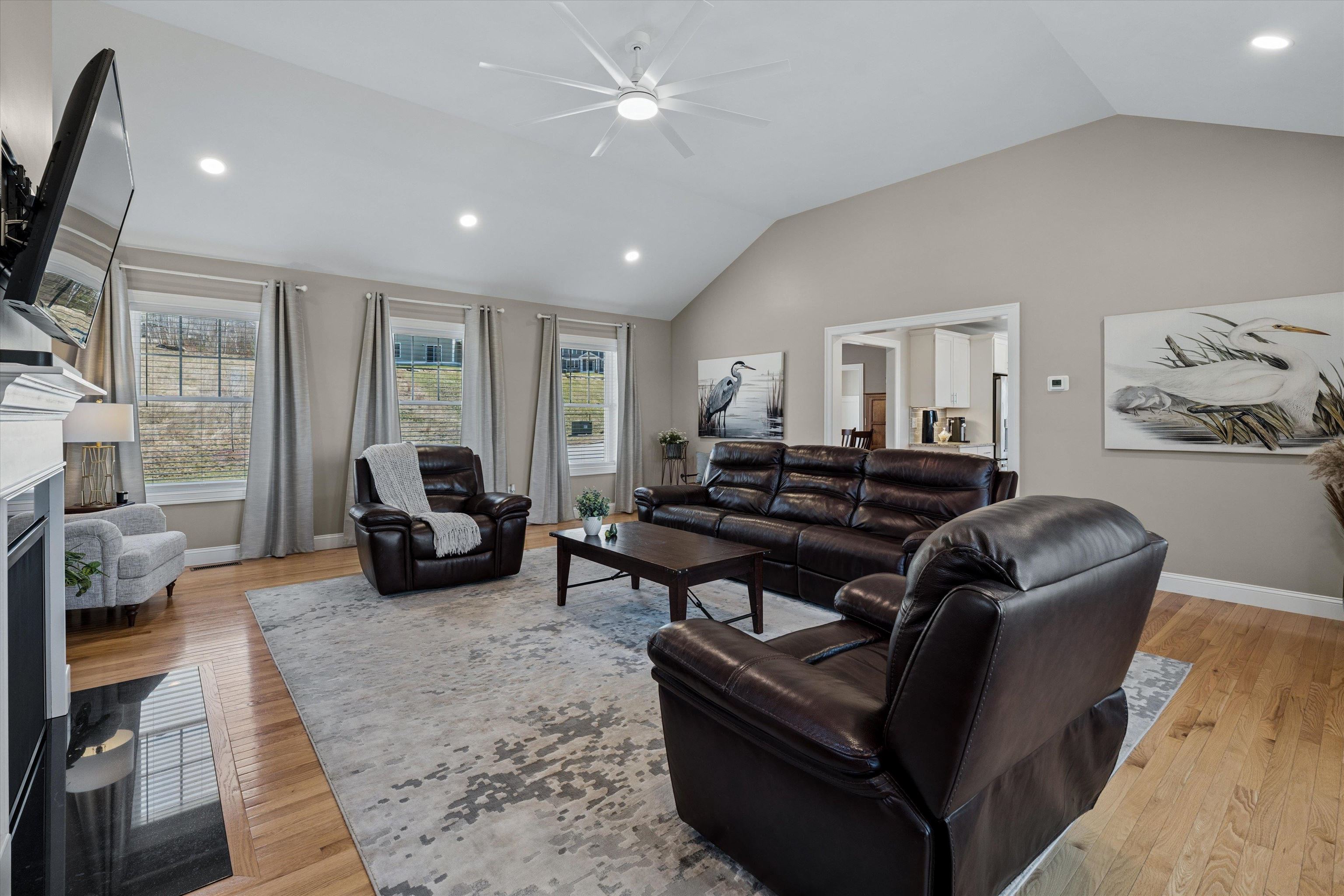 27 Scenic Drive Manchester, NH 03104 - Photo 6 of 47