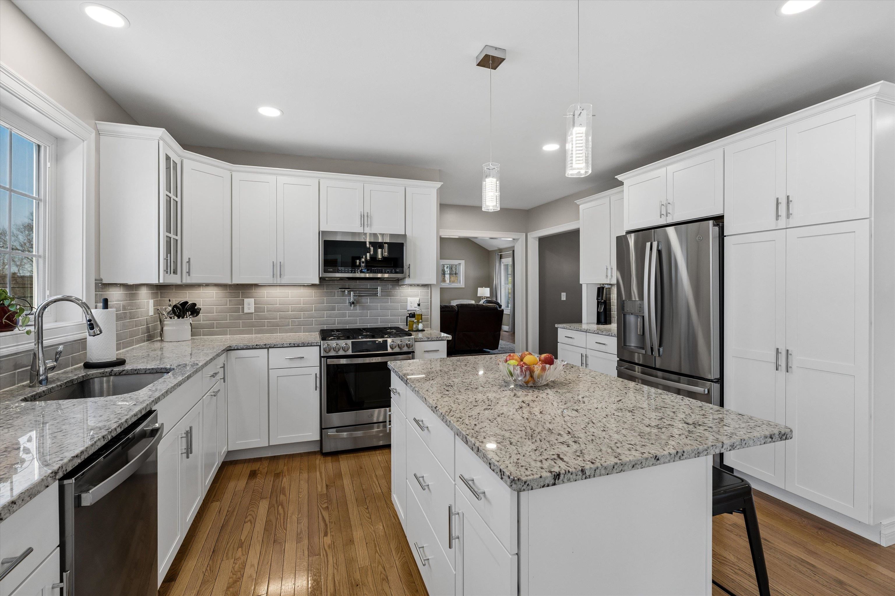 27 Scenic Drive Manchester, NH 03104 - Photo 7 of 47
