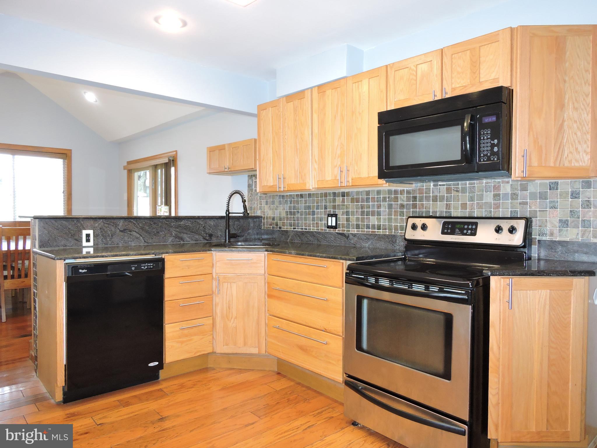 7609 Maple Road Baltimore, MD 21222 - Photo 5 of 41 Oak Kitchen with granite counters