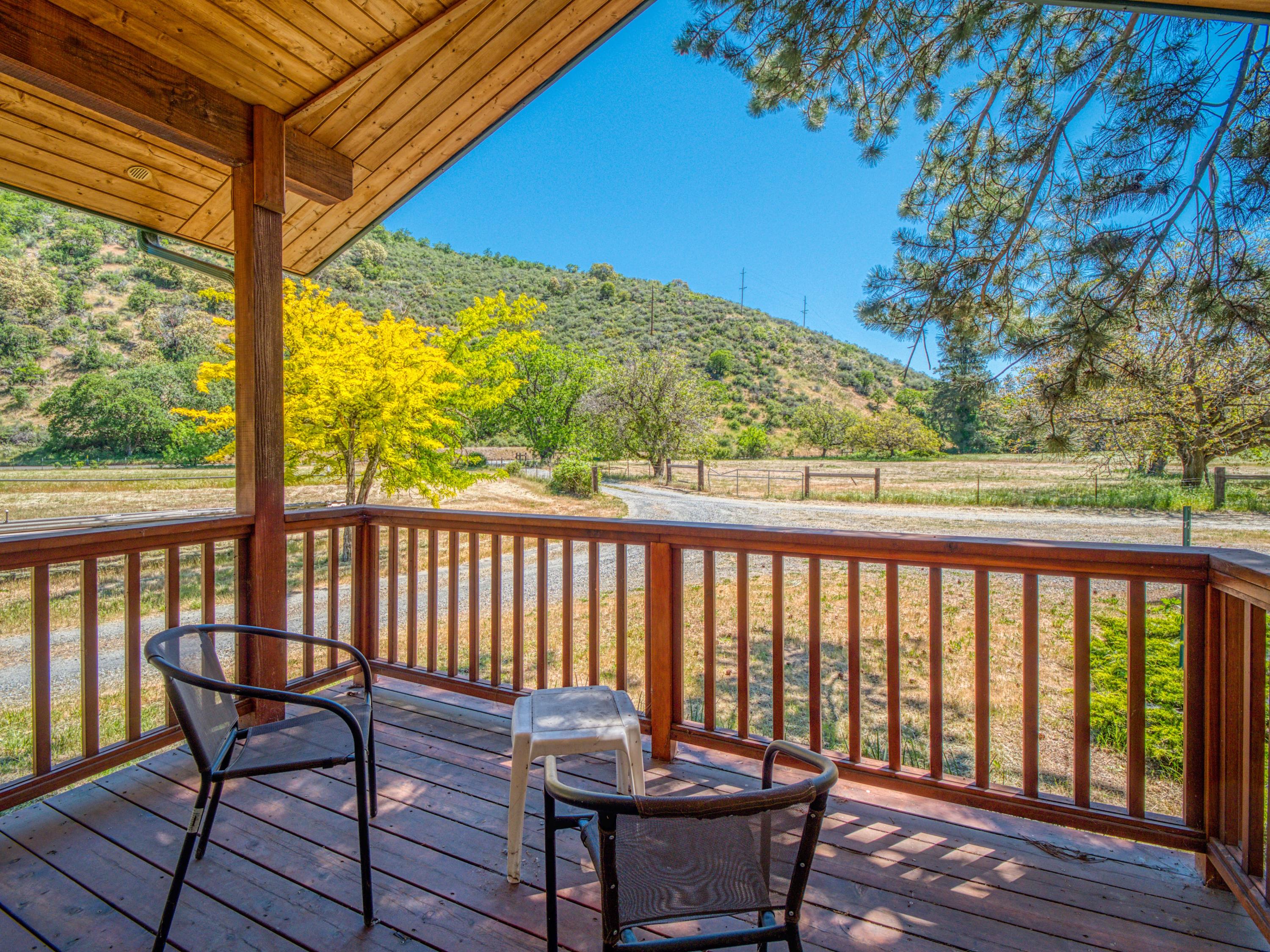 17777 North Applegate Road Grants Pass, OR 97527 - Photo 42 of 104 Master Deck 1