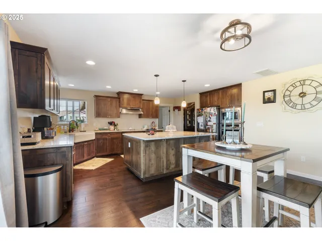 $820,000 | 810 Marvin Lane, Tillamook, OR 97141