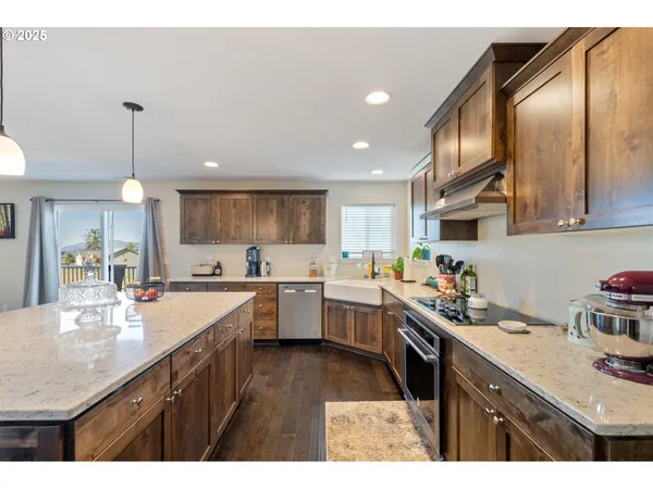 $799,000 | 810 Marvin Lane, Tillamook, OR 97141
