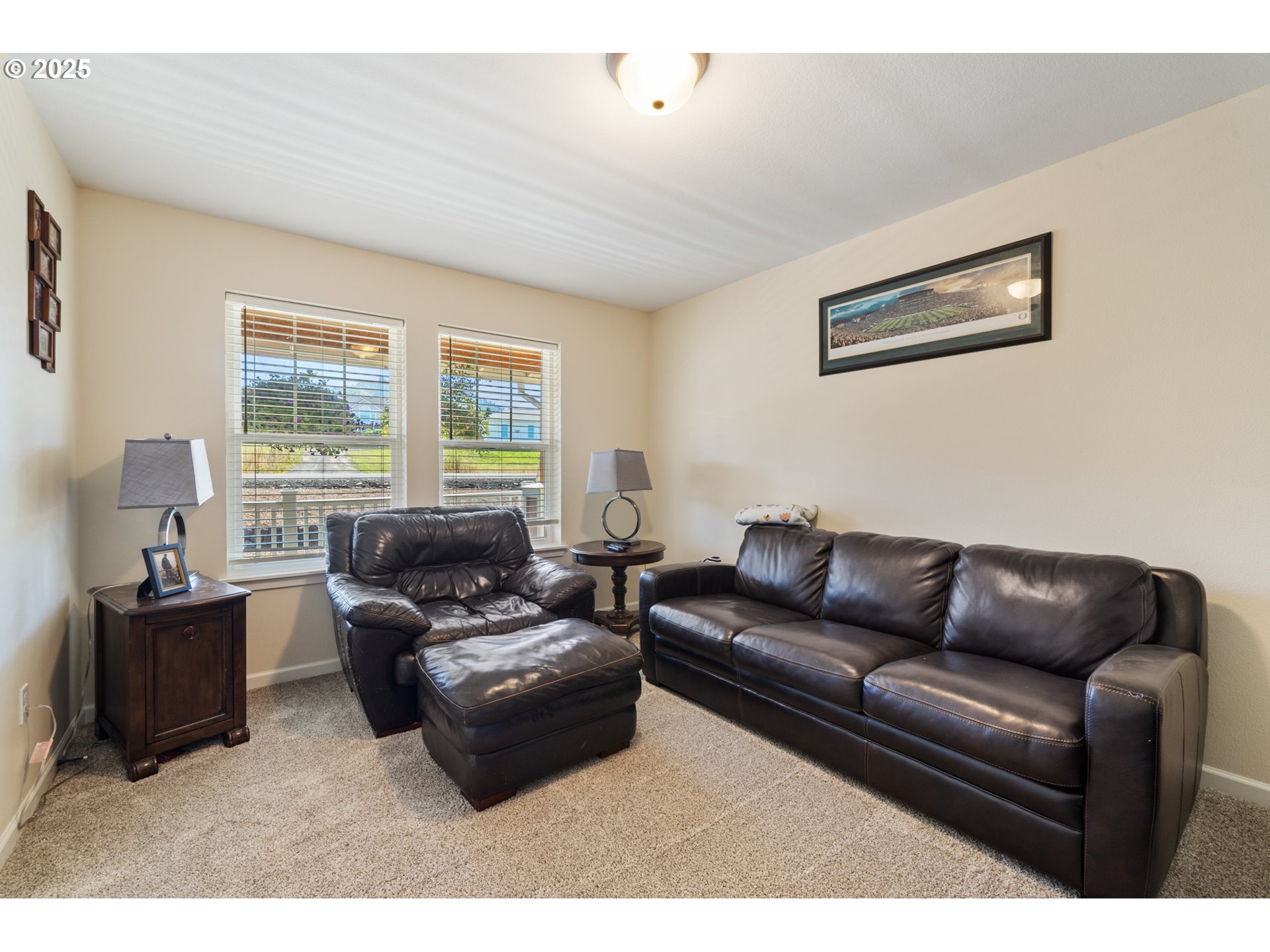 810 Marvin Lane Tillamook, OR 97141 - Photo 21 of 44 Living Room