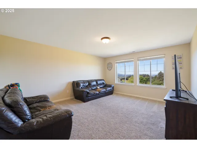 $820,000 | 810 Marvin Lane, Tillamook, OR 97141