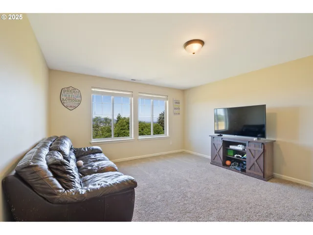 $820,000 | 810 Marvin Lane, Tillamook, OR 97141