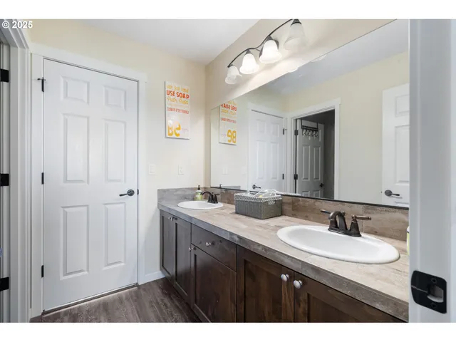 $820,000 | 810 Marvin Lane, Tillamook, OR 97141