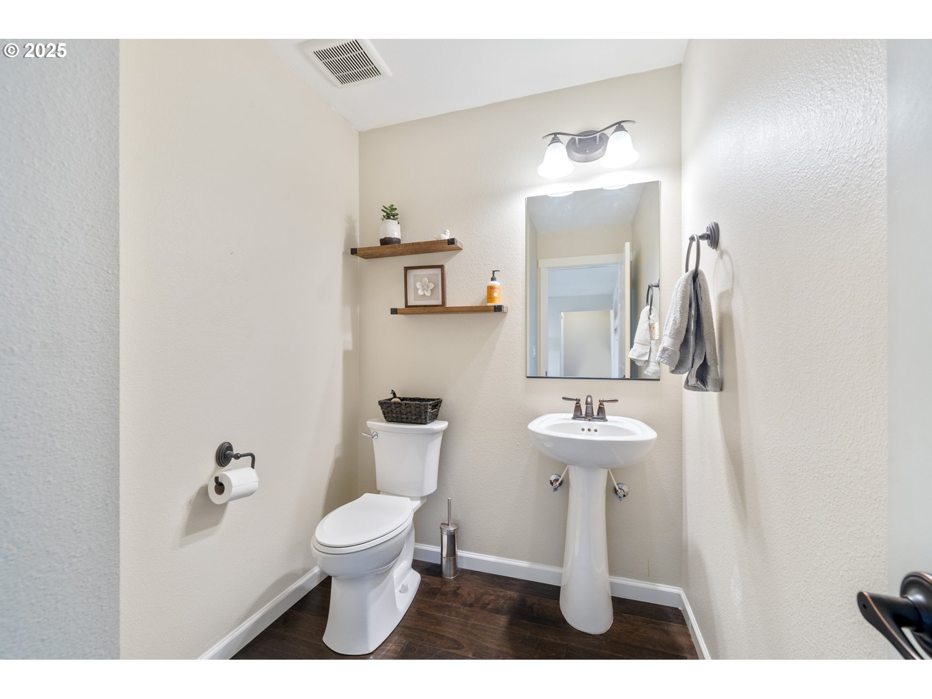 810 Marvin Lane Tillamook, OR 97141 - Photo 36 of 44 Bathroom